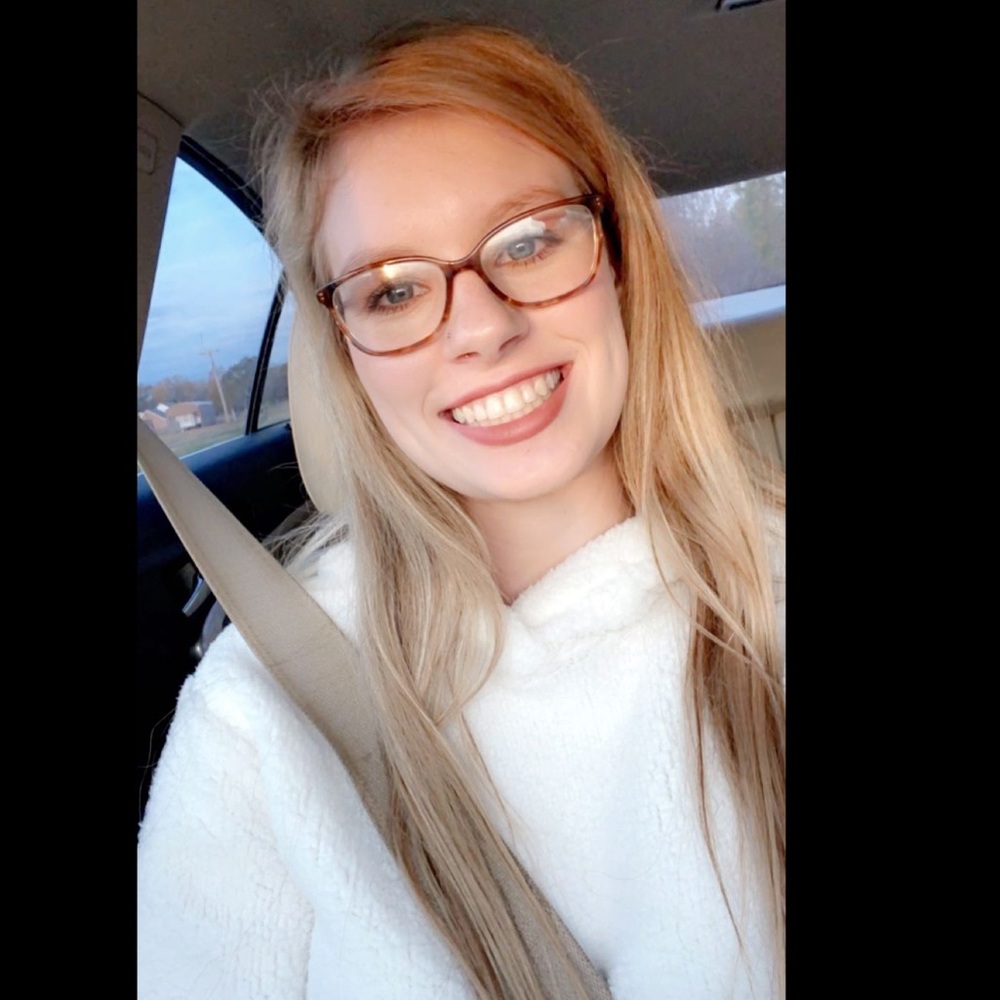 Meet your Posher, Alyssa